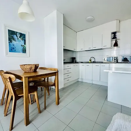 2079 Rocmar 1 5-c, Excelente Situacion Frente Al Puerto Pesquero Y Con Vista A La Bahia. Ultima Planta Del Edificio. Gran Terraza. Gran Parking Publico Delante. - Es-258-56 Apartamento *