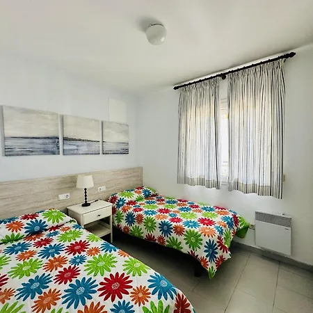 2079 Rocmar 1 5-c, Excelente Situacion Frente Al Puerto Pesquero Y Con Vista A La Bahia. Ultima Planta Del Edificio. Gran Terraza. Gran Parking Publico Delante. - Es-258-56 Apartamento Roses