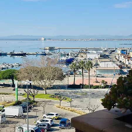 Apartamento 2079 Rocmar 1 5-c, Excelente Situacion Frente Al Puerto Pesquero Y Con Vista A La Bahia. Ultima Planta Del Edificio. Gran Terraza. Gran Parking Publico Delante. - Es-258-56