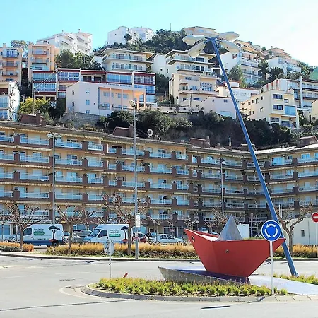 דירה 2079 Rocmar 1 5-c, Excelente Situacion Frente Al Puerto Pesquero Y Con Vista A La Bahia. Ultima Planta Del Edificio. Gran Terraza. Gran Parking Publico Delante. - Es-258-56 רוזס