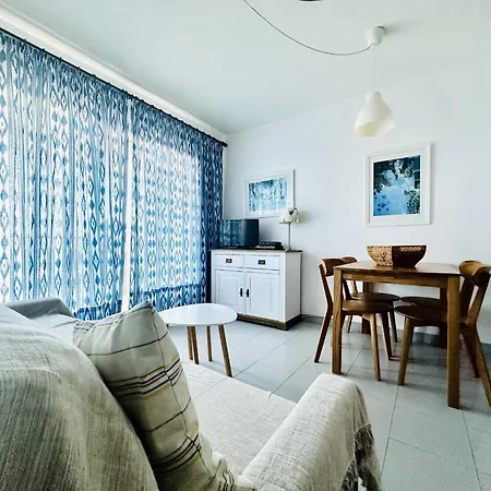 דירה 2079 Rocmar 1 5-c, Excelente Situacion Frente Al Puerto Pesquero Y Con Vista A La Bahia. Ultima Planta Del Edificio. Gran Terraza. Gran Parking Publico Delante. - Es-258-56